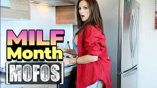 MOFOS - Mandy Flores popsija megrakva