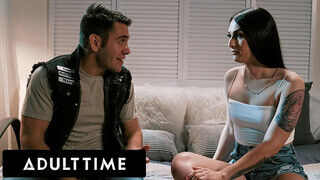 ADULT TIME - Khloe Kay a travi gádzsi