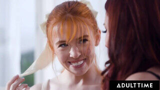 ADULT TIME - Madi collins segít a mostoháinak, rachael cavallinak és charli phoenixnek spriccelni a ribanca segítségével!