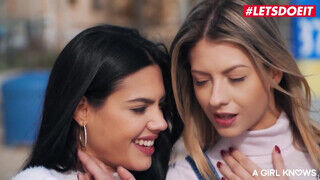Apolonia Lapiedra és Rebecca Volpetti latina fiatal erotikus lesbi porno