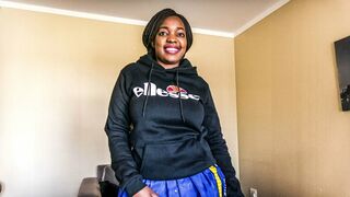 Afrikai koleszos maca munkát keres a tanulmányaihoz