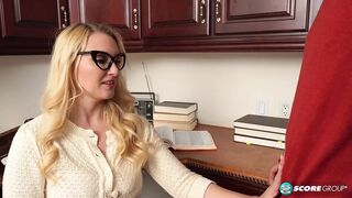 Bájos 40-es Julia Robbie és a tini hapsi