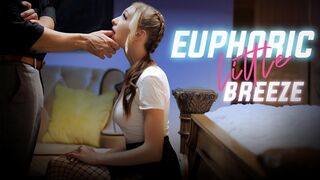 Cuki fiatal Breezy Bri kinky hangulatban csábítja a nevelő atyja barátját izgató alsóruhában