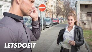 Lenyűgöző turista Silvia Dellai mélyen megbaszva egy helyi krapek által