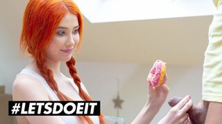 Gisha Forza hatalmas cickós vörös bombe egy fánkot érő kíméletlen dugásért