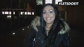 Mira grey német néger kéjhölgy kufircolja az idegent pénzért a buszon