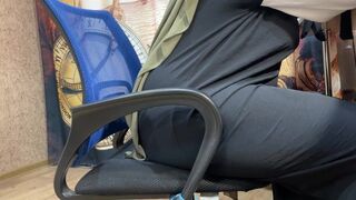 Fiúm arab felesége beindult a munkahelyén és megdugta magát a bugyijában